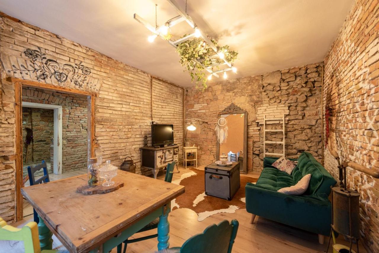 Accommodation At The Folklore Apartment Bratislava Exteriör bild