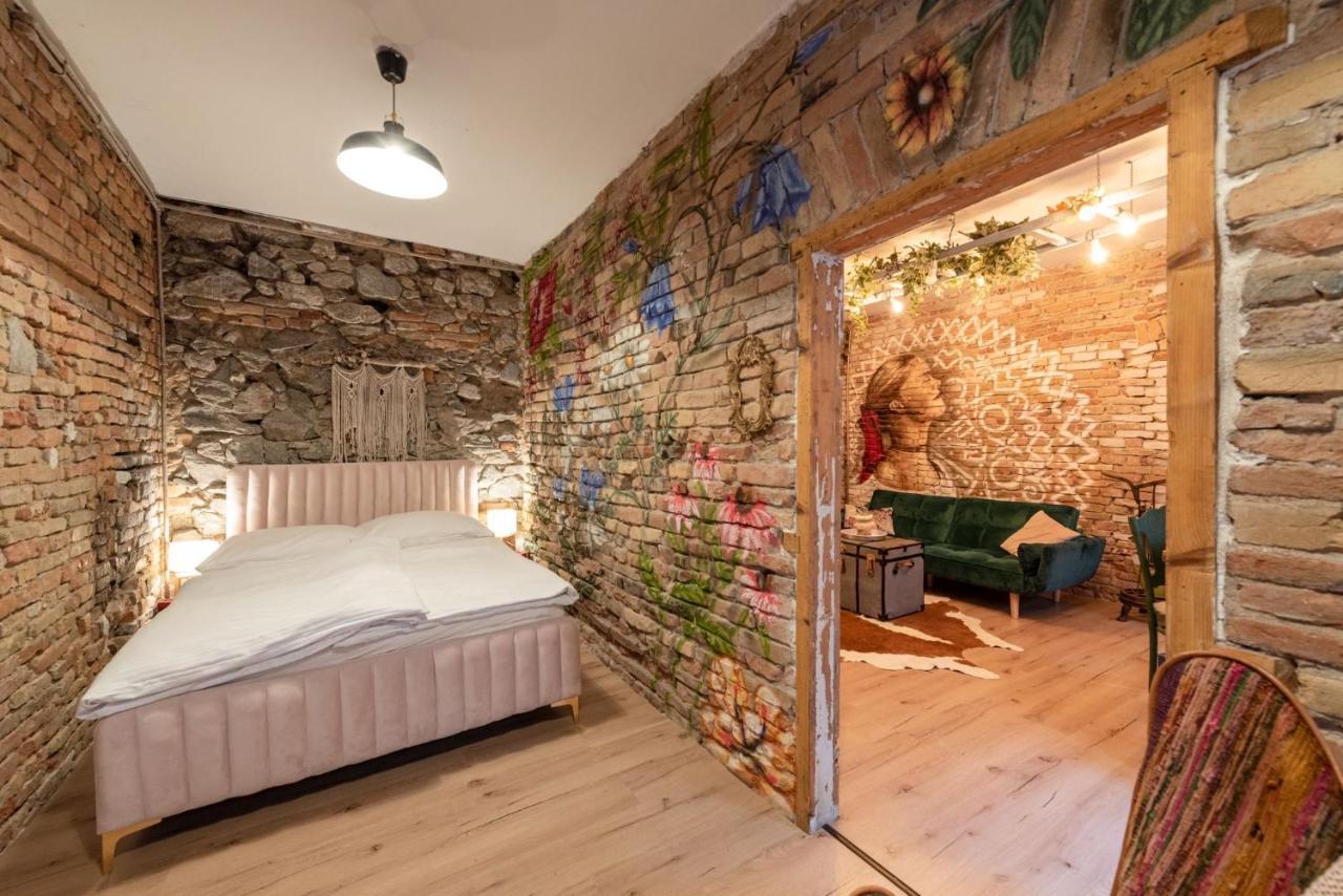Accommodation At The Folklore Apartment Bratislava Exteriör bild
